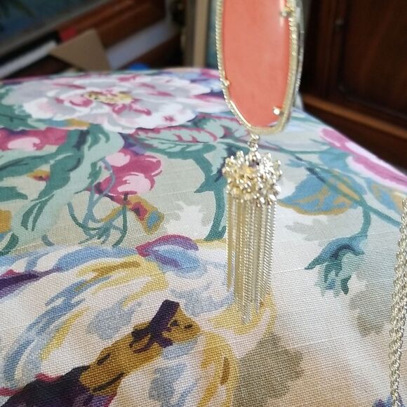 Kendra Scott RAYNE GOLD Necklace with CORAL COLORED Pendant!!! NWOT!Beautiful! - Picture 4 of 8